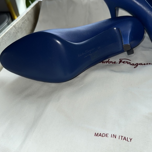 NEW Ferragamo Leather Pump - Picture 2 of 8